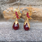 Orecchini pendenti in oro su bronzo e diaspro rosso