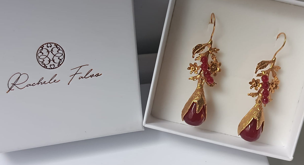 Orecchini pendenti in oro su bronzo e diaspro rosso