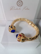 Bracciale rigido in stile bizantino placcato oro 24k di Rachele Falvo con quarziti blu e topazi colorati