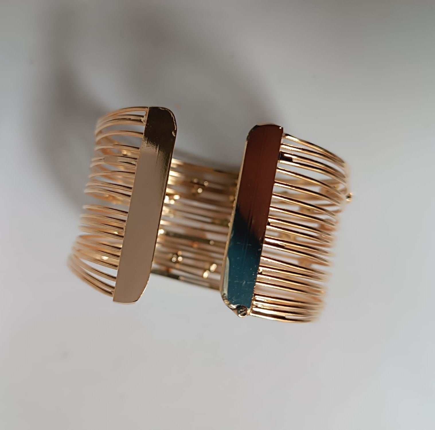 Bracciale stile schiava in oro su bronzo con topazi e quarziti naturali multicolor, regolabile