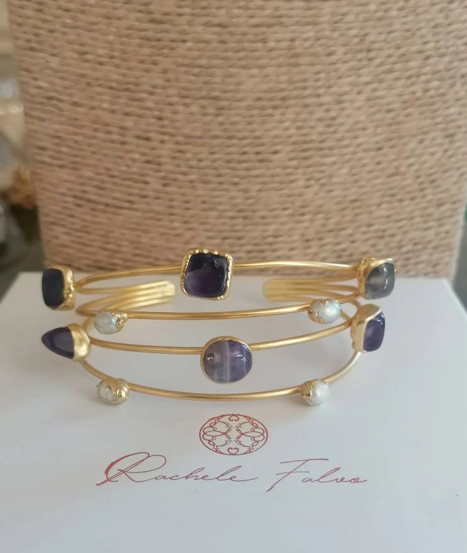 Matte gold bracelet on bronze with white pearls and natural amethysts