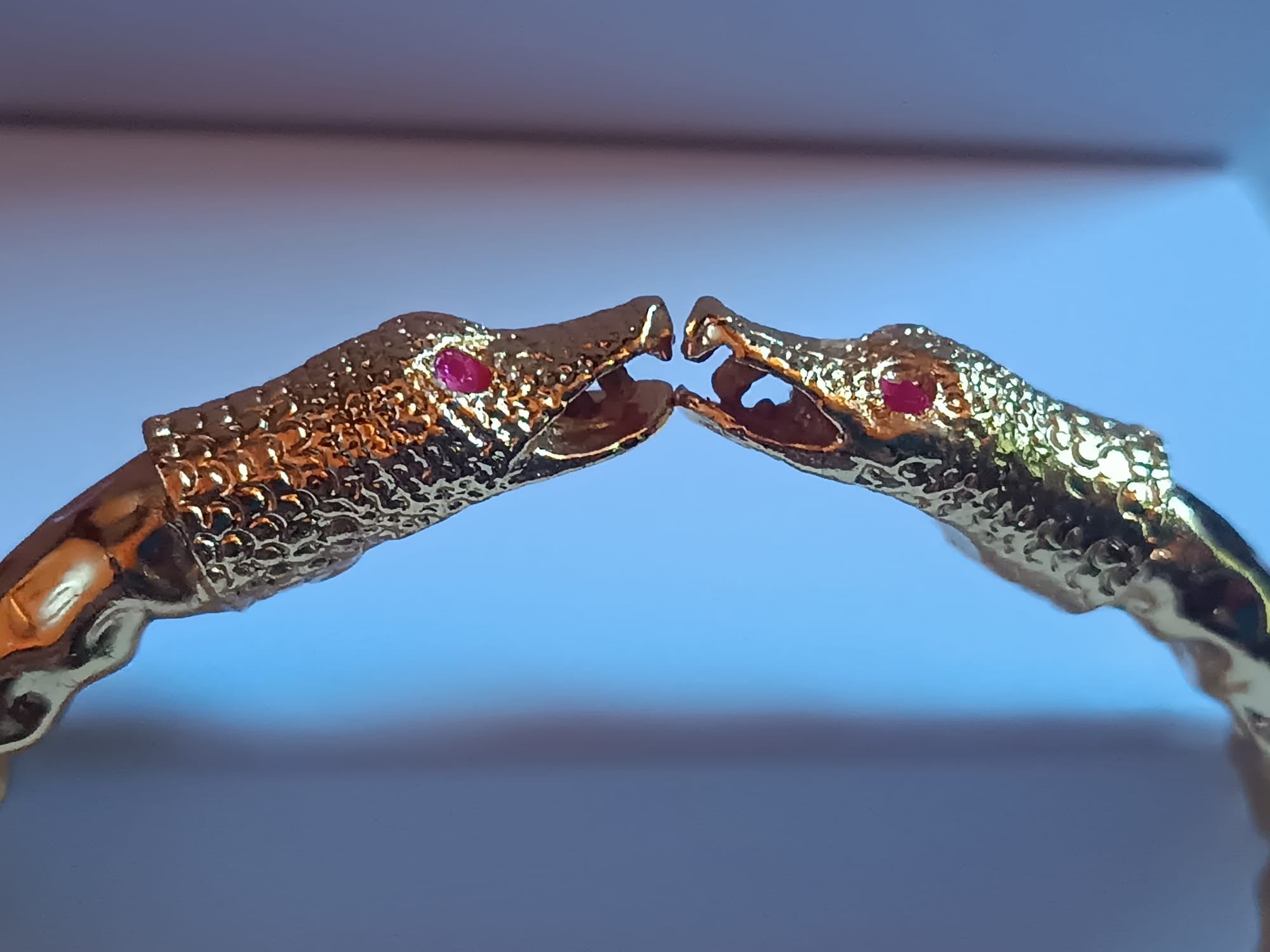 Bracciale serpente in oro galvanico su bronzo con tormaline rosa naturali