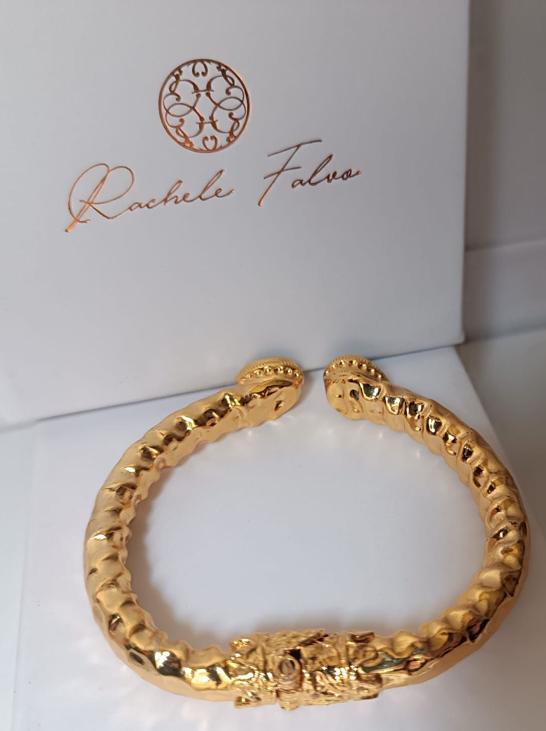 Bracciale etrusco a molla in bronzo con oro opaco e topazi azzurri naturali