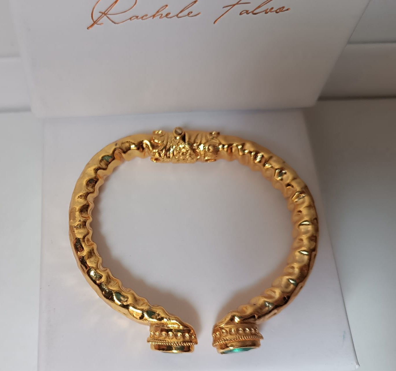 Bracciale etrusco a molla in bronzo con oro opaco e topazi azzurri naturali