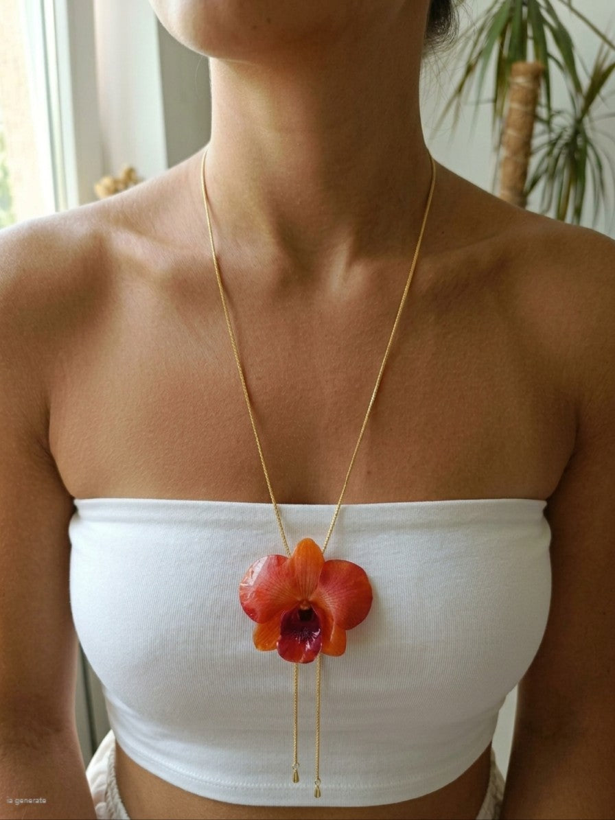 Collana saliscendi con vera orchidea arancione in resina