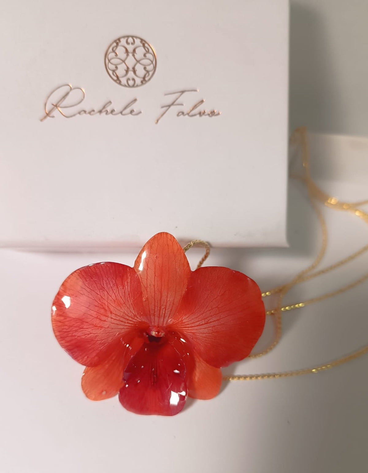 Collana saliscendi con vera orchidea arancione in resina