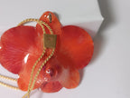 Collana saliscendi con vera orchidea arancione in resina