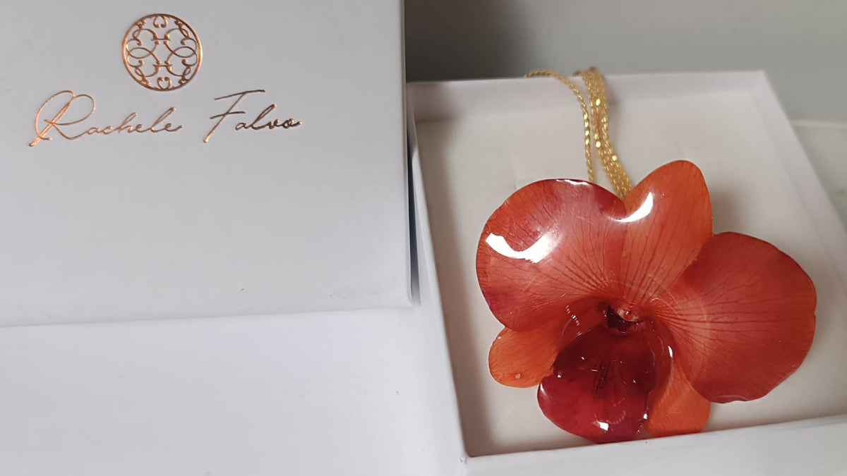 Collana saliscendi con vera orchidea arancione in resina