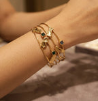 bracciale cuff a quattro fili dorati di Rachele Falvo con topazi naturali a taglio quadrato e elementi astratti lucidi