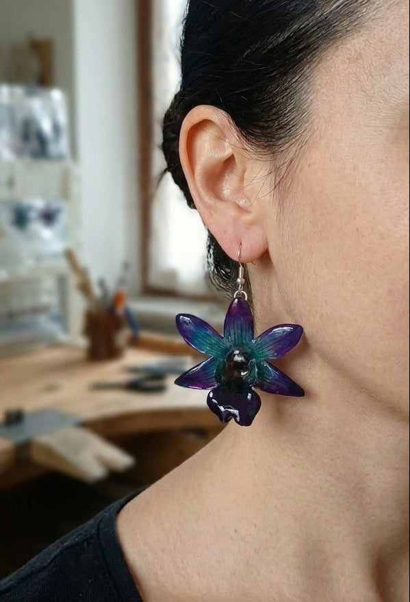 orecchini orchidee naturali in resina eleganti varianti disponibili rosa o viola