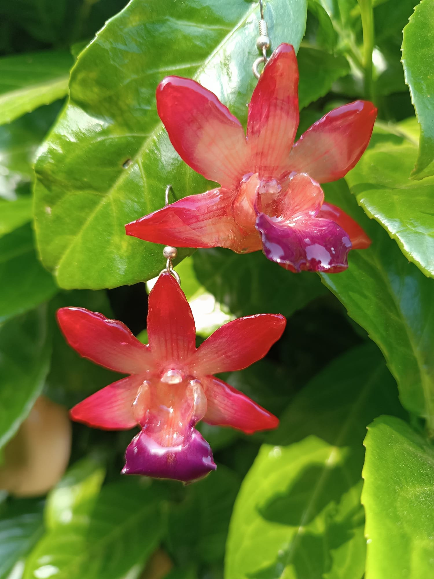 orecchini orchidee naturali in resina eleganti varianti disponibili rosa o viola
