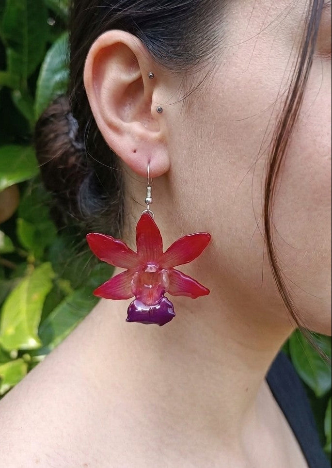 orecchini orchidee naturali in resina eleganti varianti disponibili rosa o viola