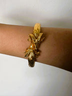 Bracciale in oro su bronzo con teste di ariete regolabile con apertura a molla