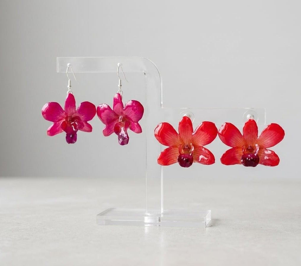 orecchini pendenti a monachella o perno in argento con orchidee vere tridimensionali
