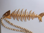 Collana lunga in perle naturali con centrale lisca di pesce