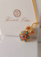 Collana in bronzo dorato con pendente bizantino incastonato con tormalina rosa e topazi naturali