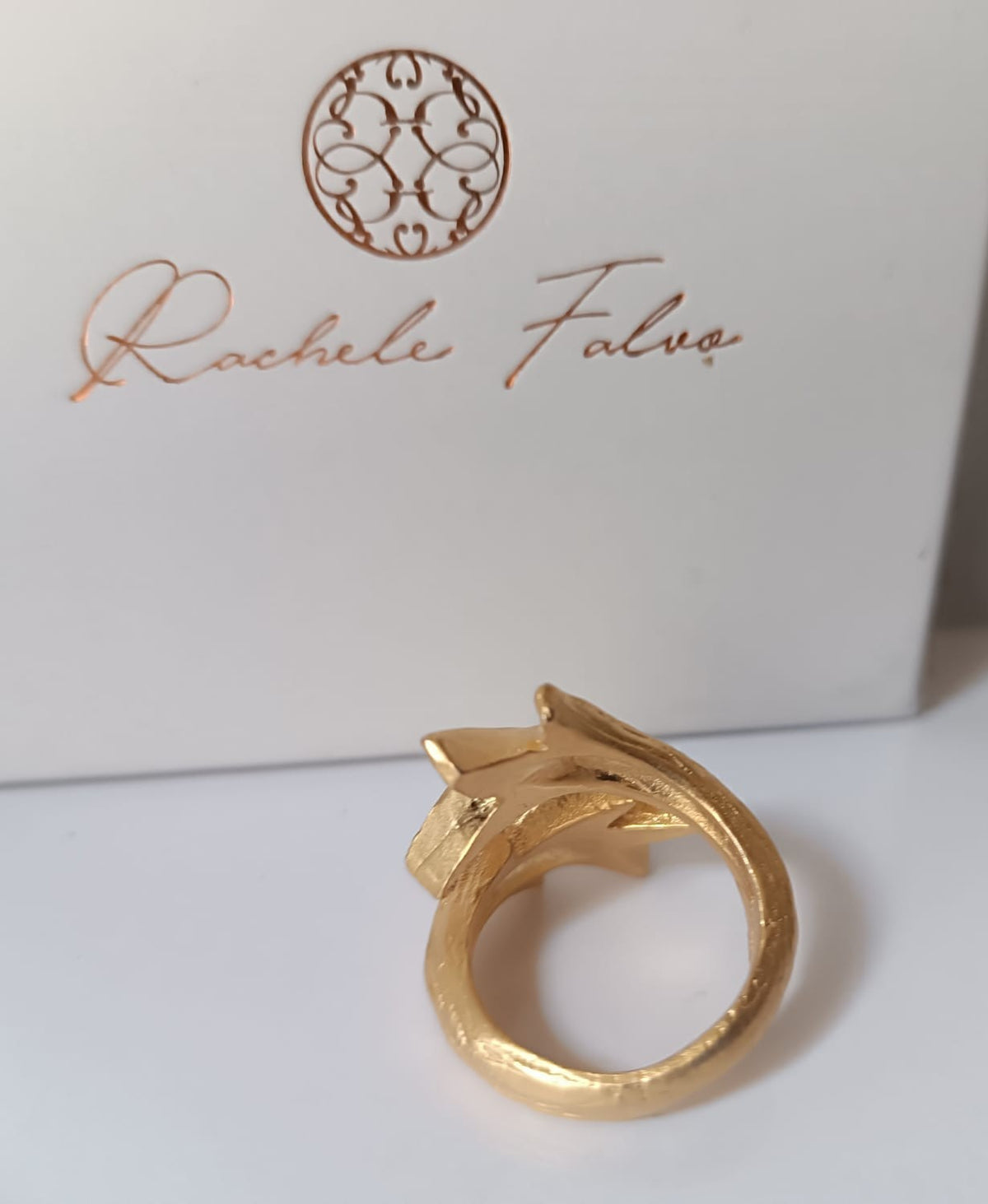 Anello Foglie Oro Opaco Bronzo Dorato, Anello Scultoreo Botanico, Rachele Falvo Gioielli d'Arte Fatti a Mano