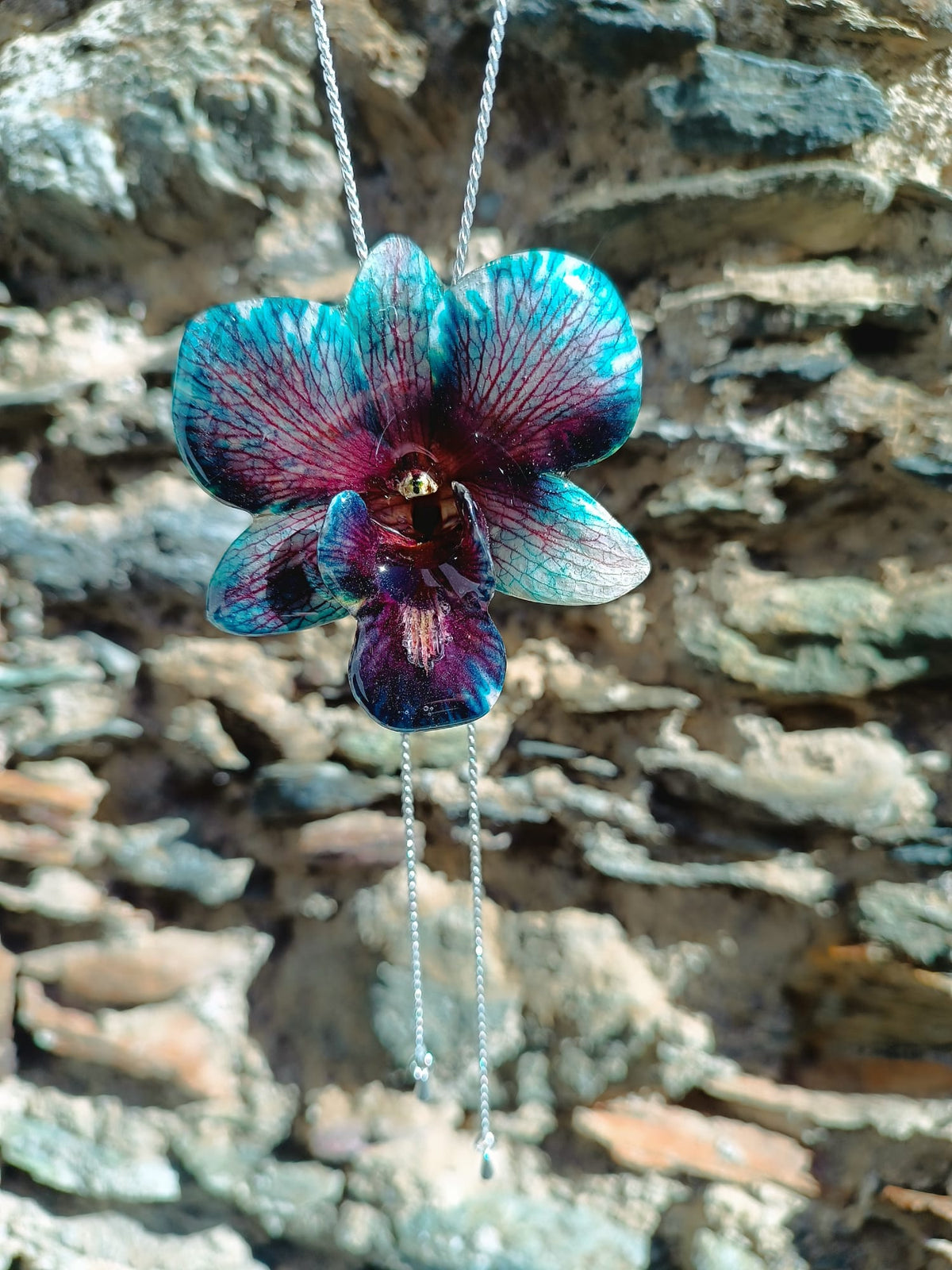 collana orchidea rara ghiaccio riflessi viola resina saliscendi argento galvanizzato  regolabile elegante
