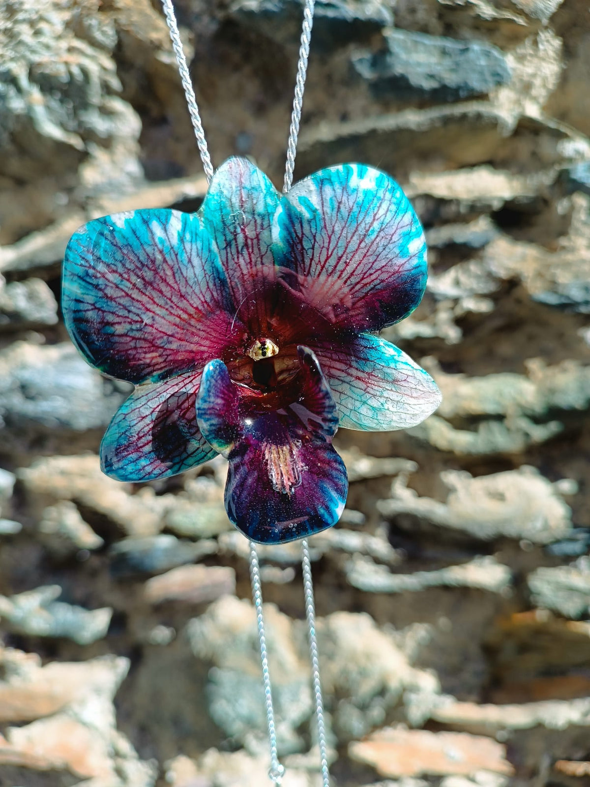 collana orchidea rara ghiaccio riflessi viola resina saliscendi argento galvanizzato  regolabile elegante