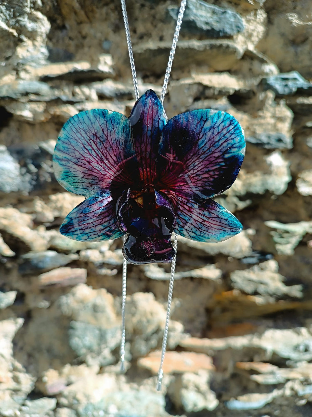 collana orchidea rara ghiaccio riflessi viola resina saliscendi argento galvanizzato  regolabile elegante