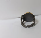Anello scultoreo bicolore in oro su bronzo e argento brunito con ametista naturale