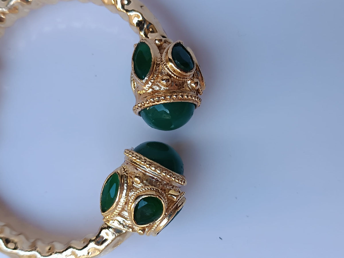 Bracciale Etrusco Oro su Bronzo con Giade Verdi Naturali, Rigido a Molla Torciglione Elegante Regalo Lusso Donna Gioielli d'Arte