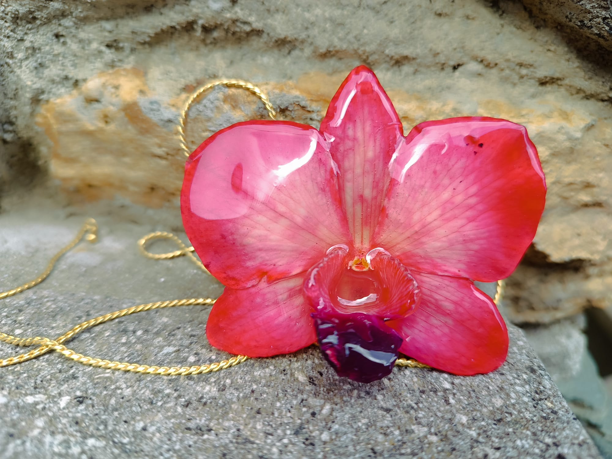 collana orchidea dendrobium rosso aragosta resina saliscendi oro regolabile elegante