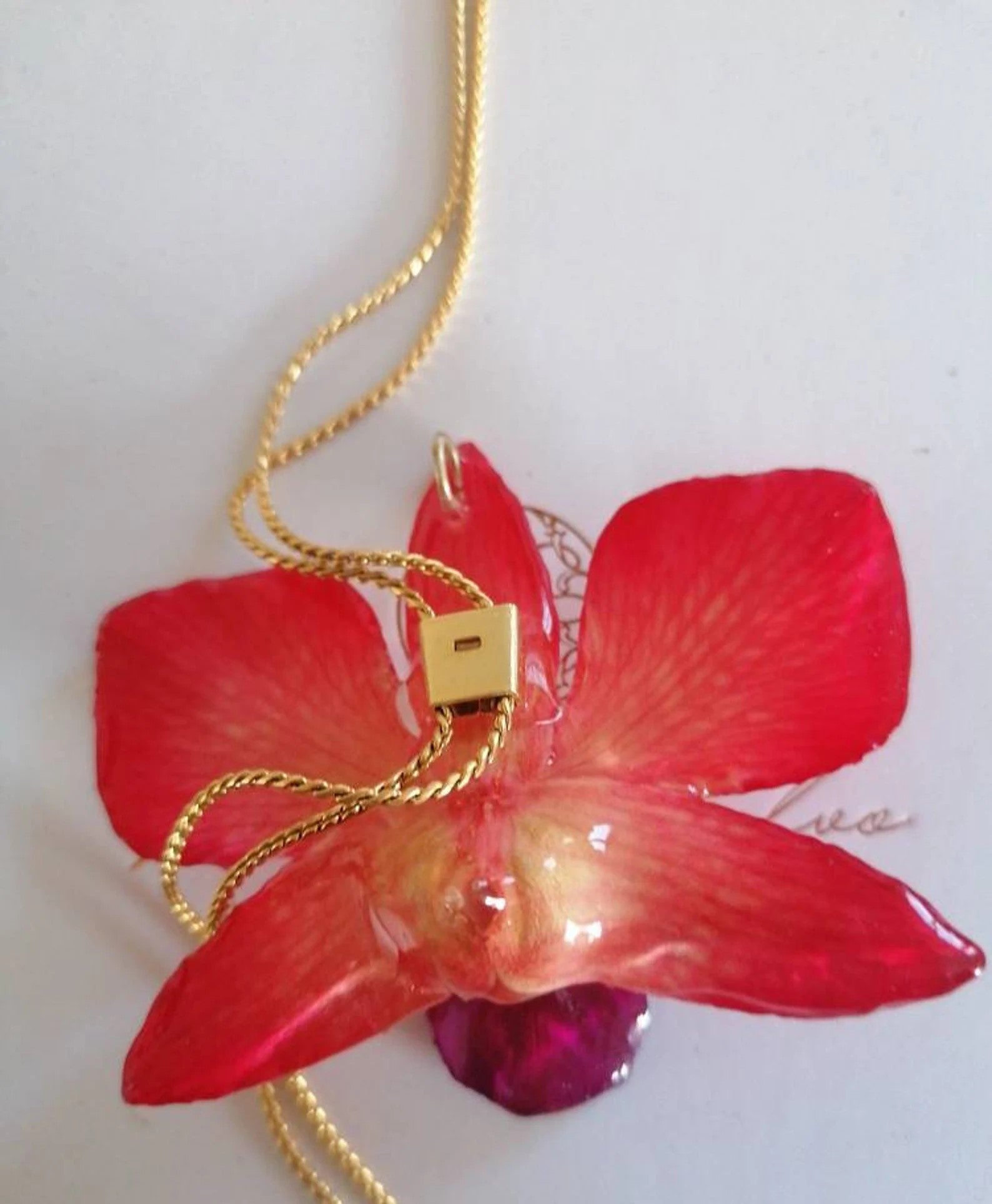 collana orchidea dendrobium rosso aragosta resina saliscendi oro regolabile elegante
