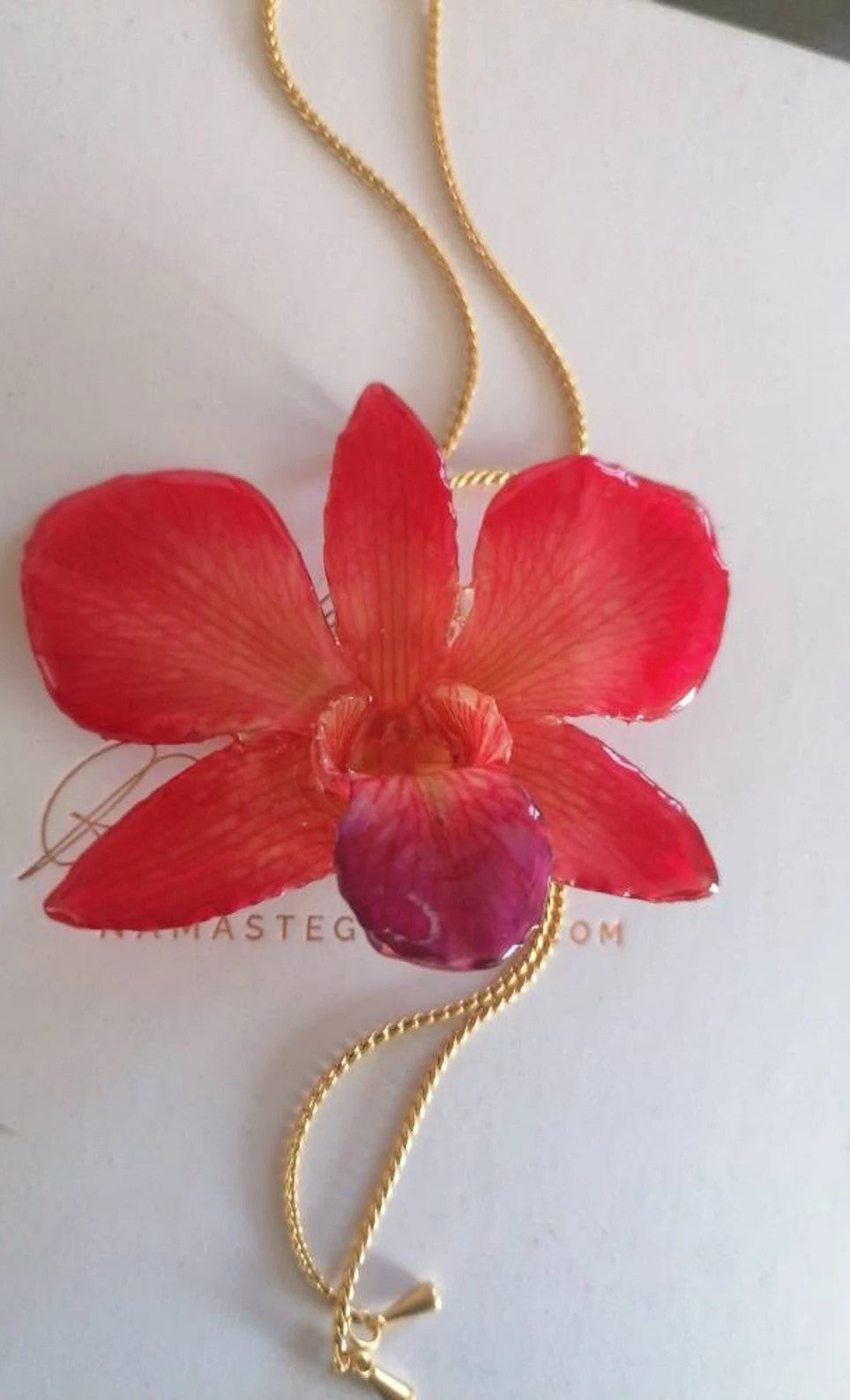 collana orchidea dendrobium rosso aragosta resina saliscendi oro regolabile elegante
