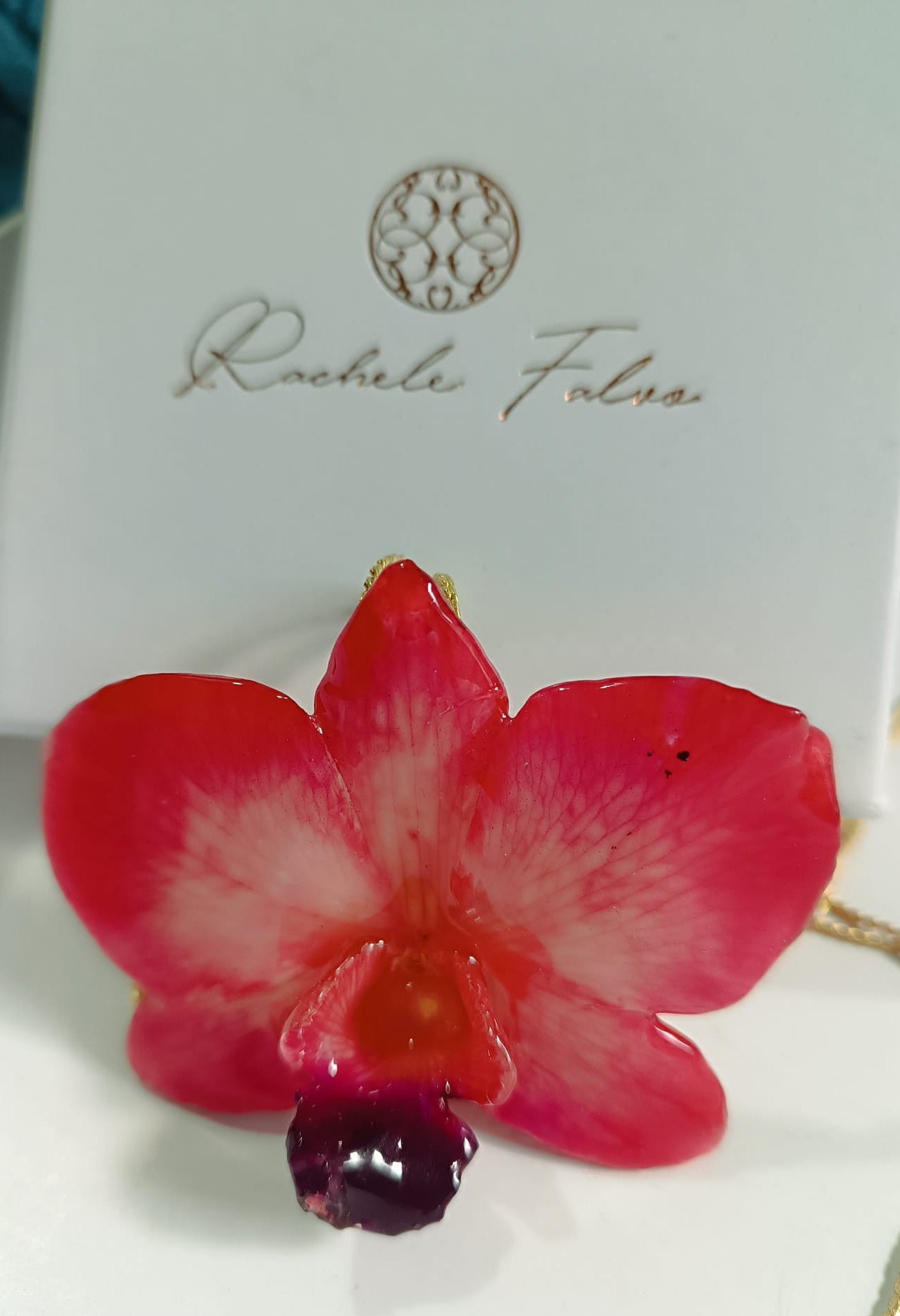 collana orchidea dendrobium rosso aragosta resina saliscendi oro regolabile elegante