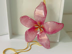 Collana artigianale saliscendi con vera Plumeria  in resina