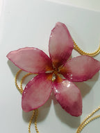 Collana artigianale saliscendi con vera Plumeria  in resina