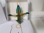 Collana saliscendi regolabile da 83 cm in bronzo dorato con pendente floreale di vera orchidea Paphiopedilum in resina