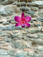 Collana saliscendi regolabile in oro su bronzo con ciondolo in vera orchidea Dendrobium fucsia - viola
