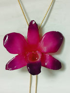 Collana saliscendi regolabile in oro su bronzo con ciondolo in vera orchidea Dendrobium fucsia - viola
