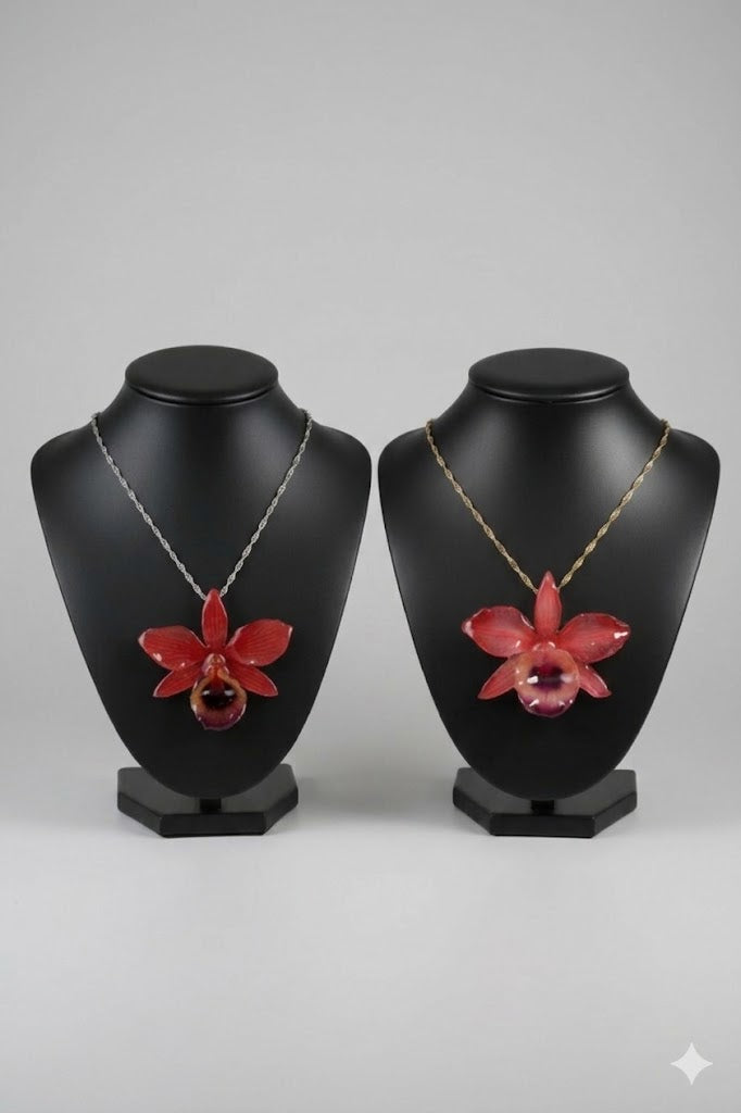 Collana Piccole Orchidee Rosse in Resina con Catenina Acciaio Dorato o Silver – Gioiello Elegante Regolabile