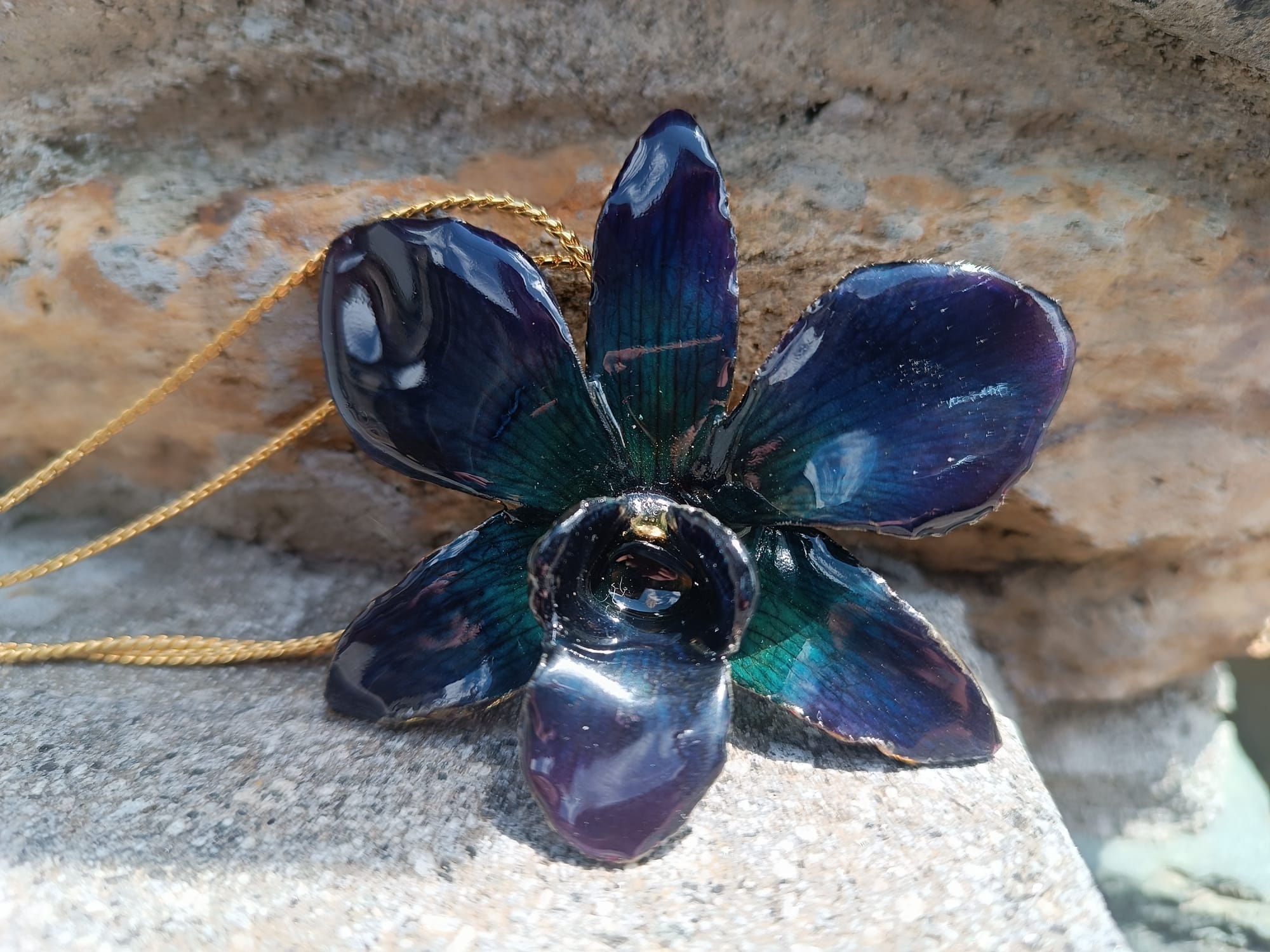 Collana Orchidea Blu Notte in Resina