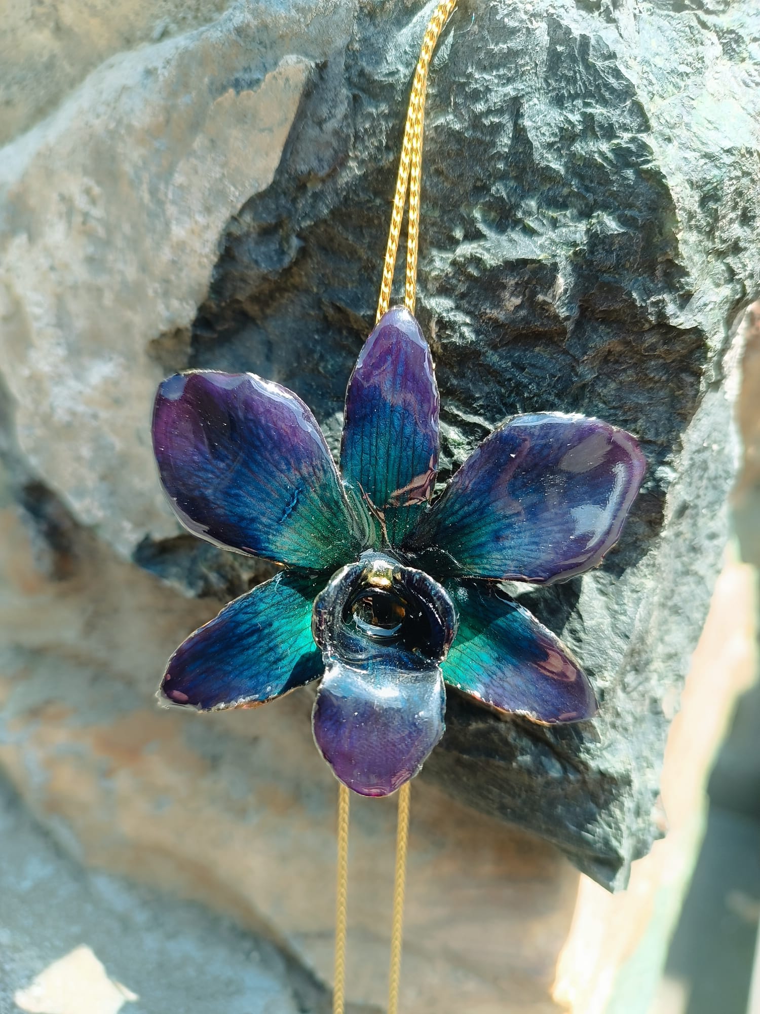 Collana Orchidea Blu Notte in Resina