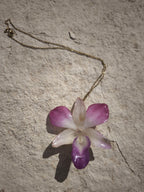Collana con Vera Orchidea Rosa e Bianca in Resina – Gioiello Artigianale Unico