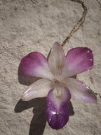 Collana con Vera Orchidea Rosa e Bianca in Resina – Gioiello Artigianale Unico