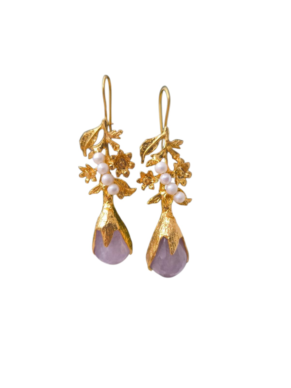 Orecchini artigianali in oro su bronzo ispirati ai gioielli etruschi con perle naturali e ametiste viola sfaccettate