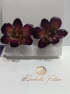 Orecchini da lobo con orchidee naturali viola e turchesi in resina con ganci in argento