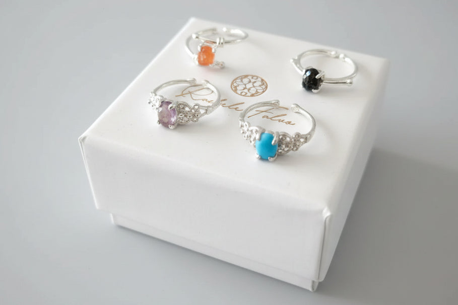 Anelli regolabili in argento con pietre naturali corniola tormalina topazio azzurro e ametista