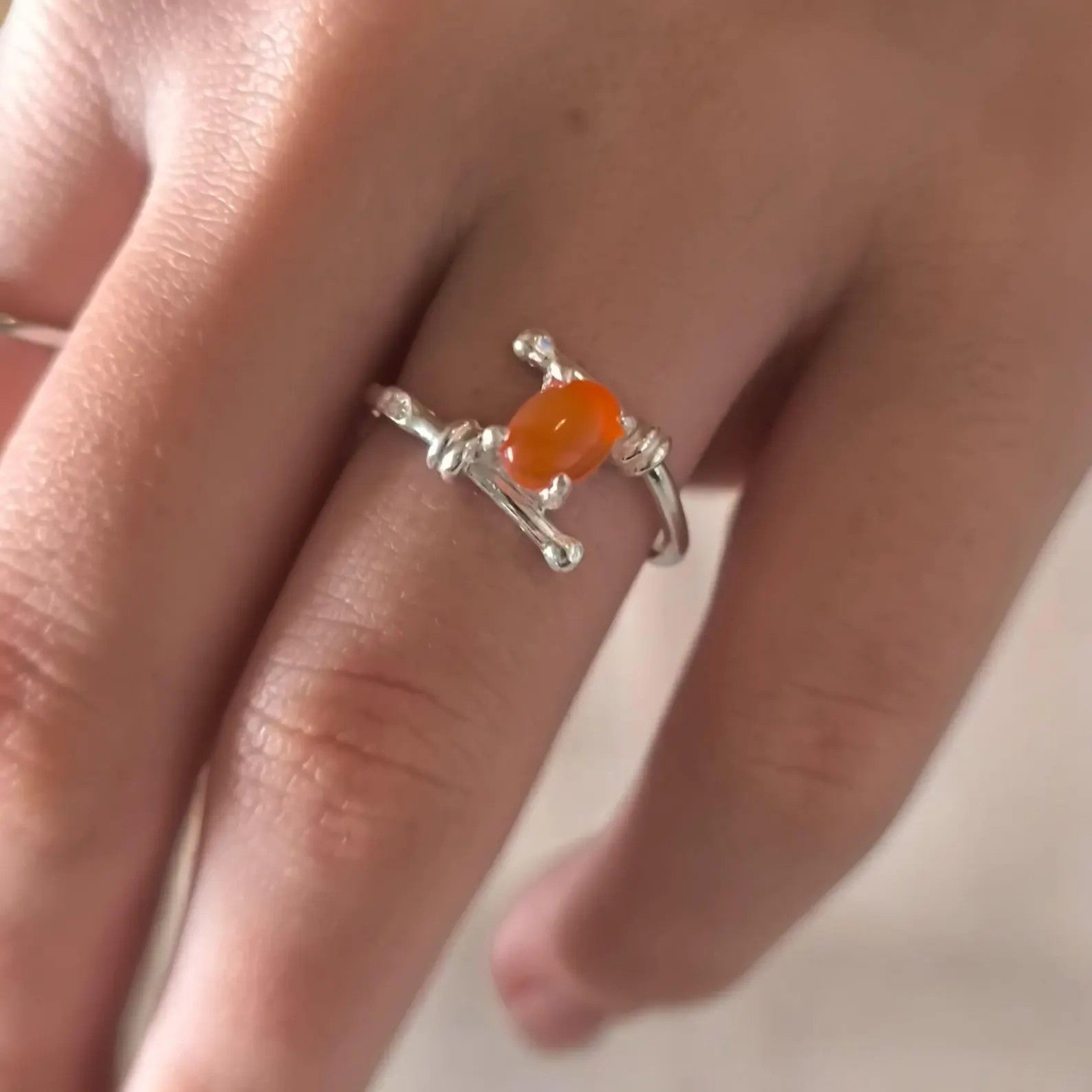 Anelli regolabili in argento con pietre naturali corniola tormalina topazio azzurro e ametista