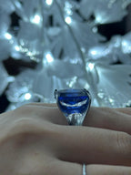 Anello in argento 925 con cianite blu rettangolare sfaccettata