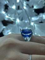 Anello in argento 925 con cianite blu rettangolare sfaccettata