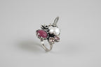 Anello in argento 925 con colibrì, diaspro rosso, perla barocca e tormaline rosa