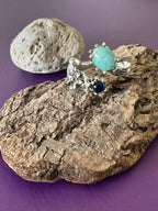 Anello regolabile in argento 925 con Larimar cabochon e topazio blu naturale