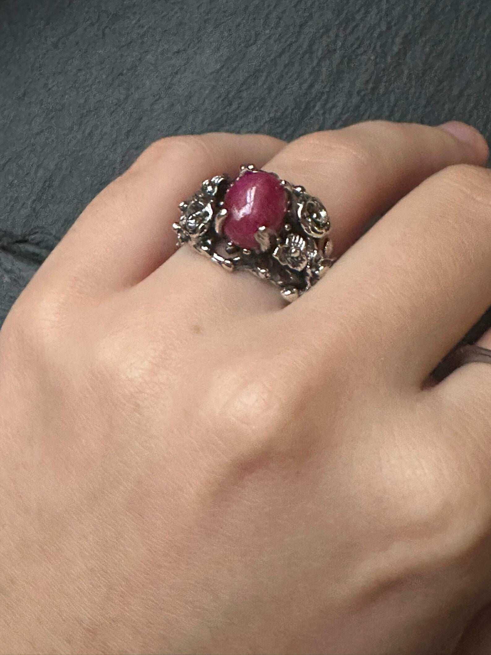 Anello artigianale in argento 925 con opale bianco o diaspro rosso taglio cabochon