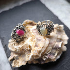 Anello artigianale in argento 925 con opale bianco o diaspro rosso taglio cabochon